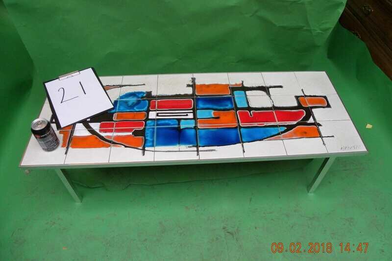 VINTAGE SALONTAFELTJE met CARELAGE