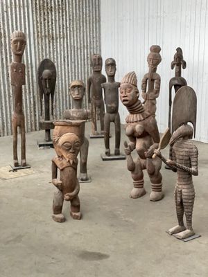 Authentiek  houtsnijwerk e.a.