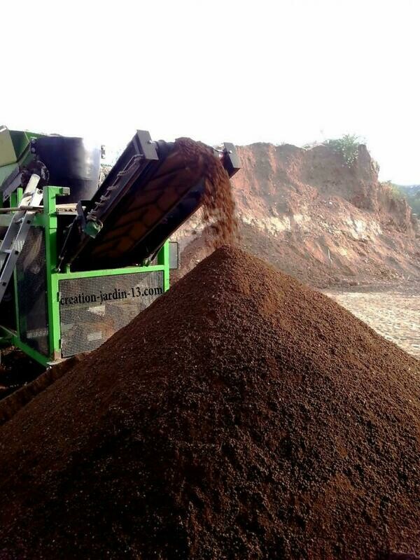 Terre végétale tamisée enrichie ET enrichie compost et sable