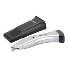 Ergonomisches Teppichmesser mit Klingenrückzug