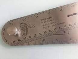 Winkelmesser mit Maßstab