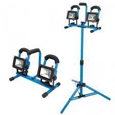LED-Doppelbaustrahler mit Dreibeinstativ