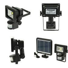 Solarbetriebener COB-LED-Scheinwerfer mit Bewegungsmelder