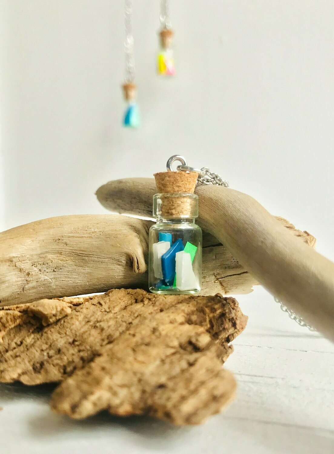 Kette mit Mikroplastik