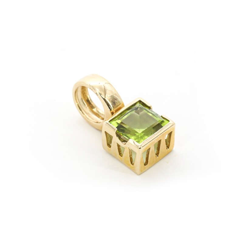 DIJE ORO AMARILLO 14K PERIDOT CUADRADO PEQUEÑO