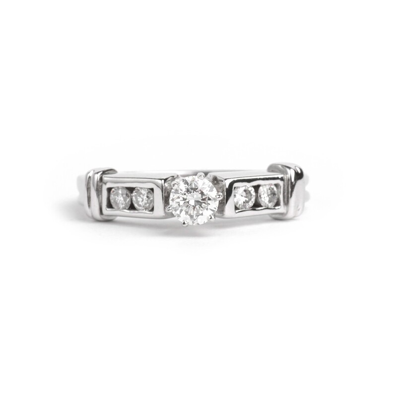 ANILLO COMPROMISO ORO BLANCO 14K CON DIAMANTES PAVET