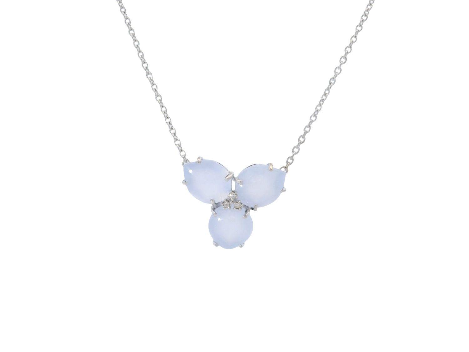 CADENA  ORO BLANCO  MAGNOLIA CALCEDONIA Y DIAMANTES  PEQUEÑA 18K