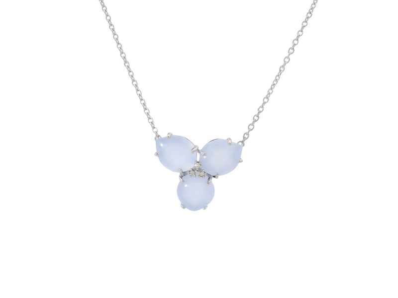 CADENA  ORO BLANCO  MAGNOLIA CALCEDONIA Y DIAMANTES  PEQUEÑA 18K
