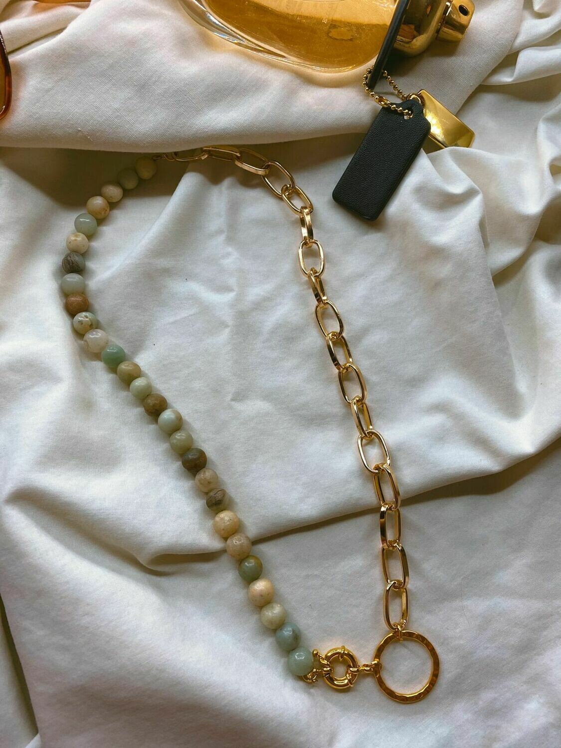 Hematita and gold chain