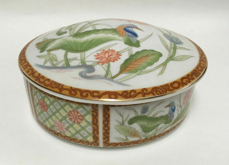 Imari Ware Porcelain 6" Diam Candy Dish / Trinket Box With Lid - Hand Painted Bird & Flowers