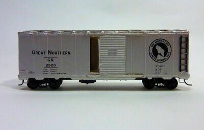 HO Gauge Great Northern Box Car - Custom painted and detailed with Kadee Couplers