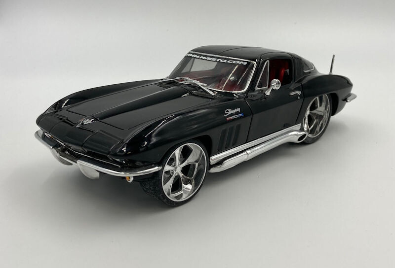 Maisto 1965 Corvette Stingray 1:18 Scale Diecast Model - no Box.