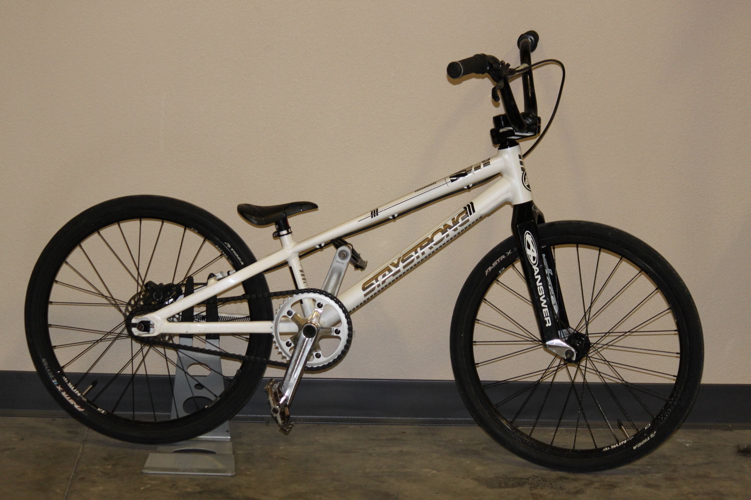 Expert Stay Strong V4 disk 