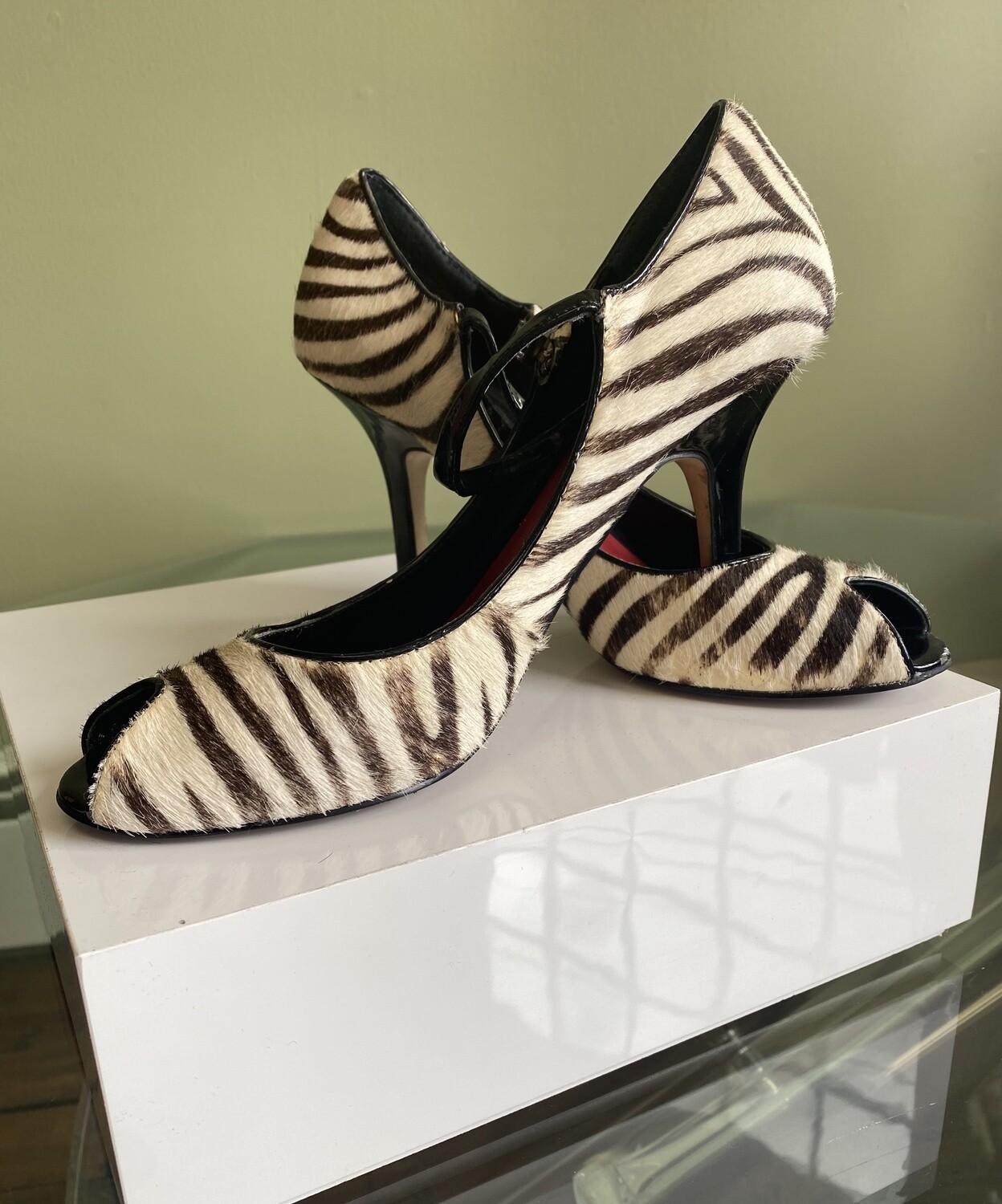 Nine West Zebra Pint Shoe SIZE: 7M 