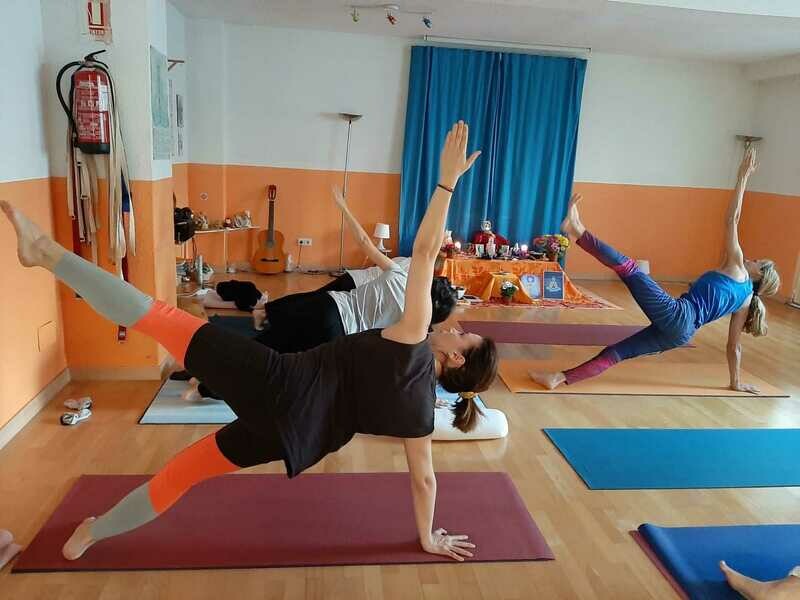 ABONO MENSUAL  DE 4 CLASES DE YOGA EN GRUPO  O  5 CLASES DE MEDTACIÓN