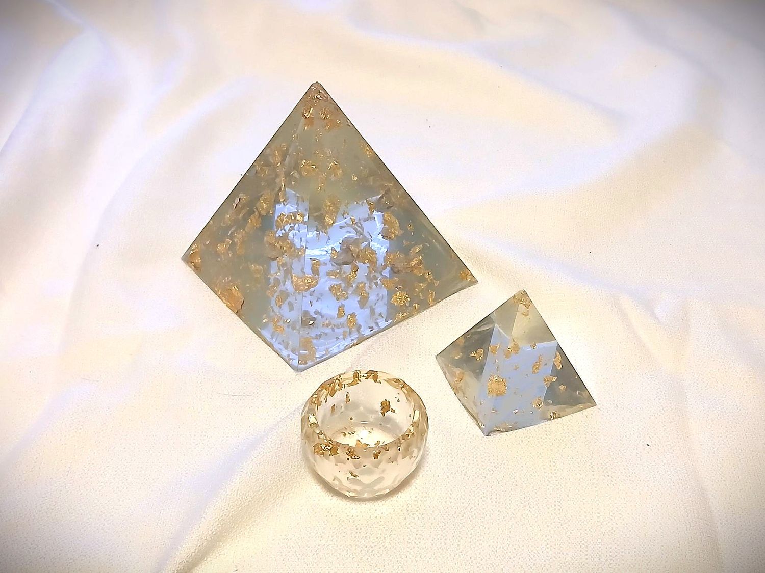 Clear and Gold Pyramid Set