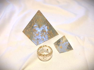 Clear and Gold Pyramid Set