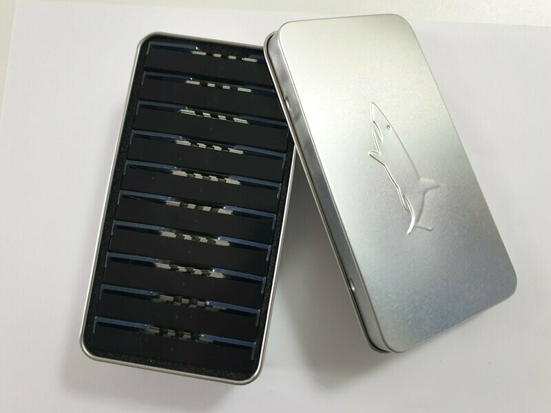 100 Stück in Alubox Trapezklinge Professional für Verlegemesser Teppichmesser 0,65mm Bodenlegermesser 100 Stück in Alubox Trapezklinge Professional für Verlegemesser Teppichmesser 0,65mm Bodenlegermesser