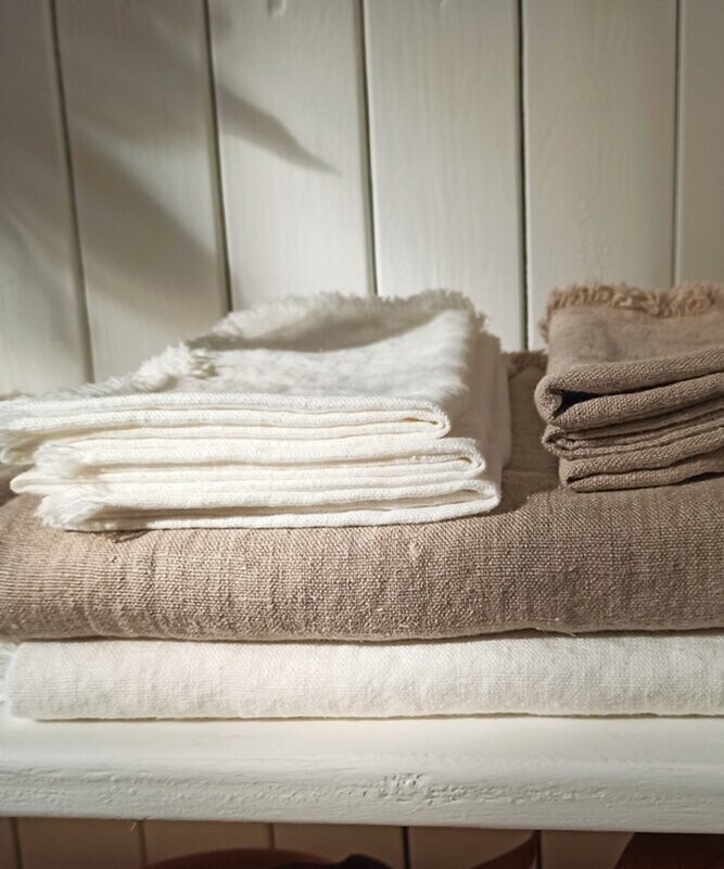 Servilleta Blanca de Lino Orgánico con Flecos Servilleta Blanca de Lino Orgánico con Flecos