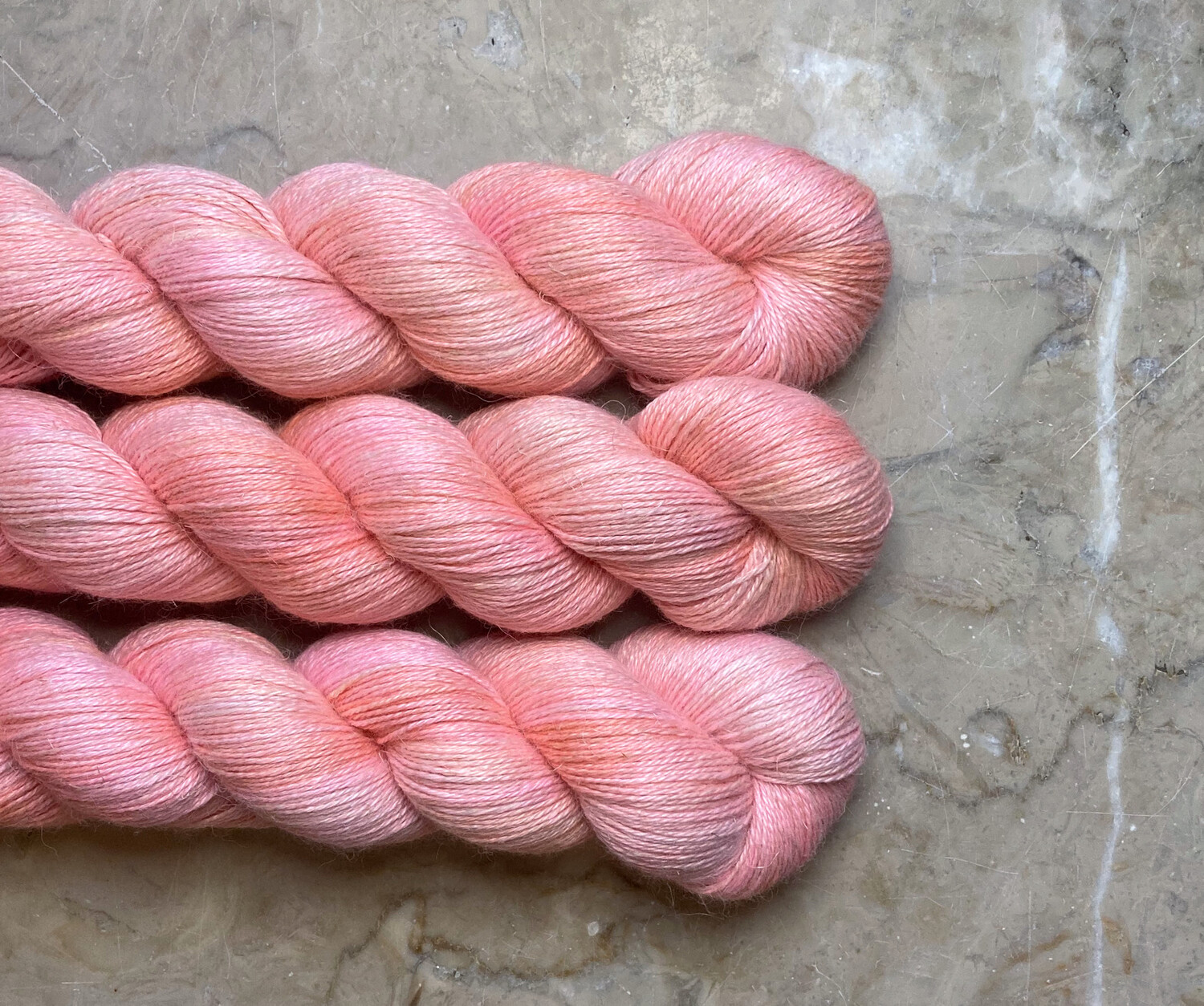 Preach Peach Alpaca/hør/silke Fingering