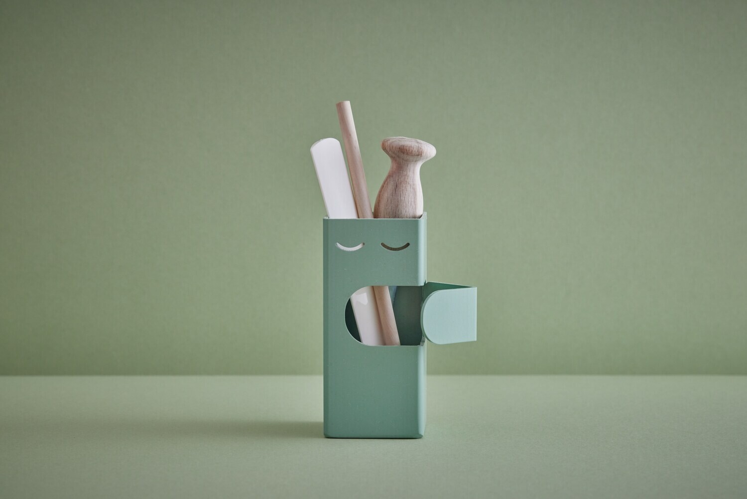 &quot;Sleepy&quot; Green Bot
