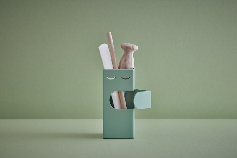 &quot;Sleepy&quot; Green Bot