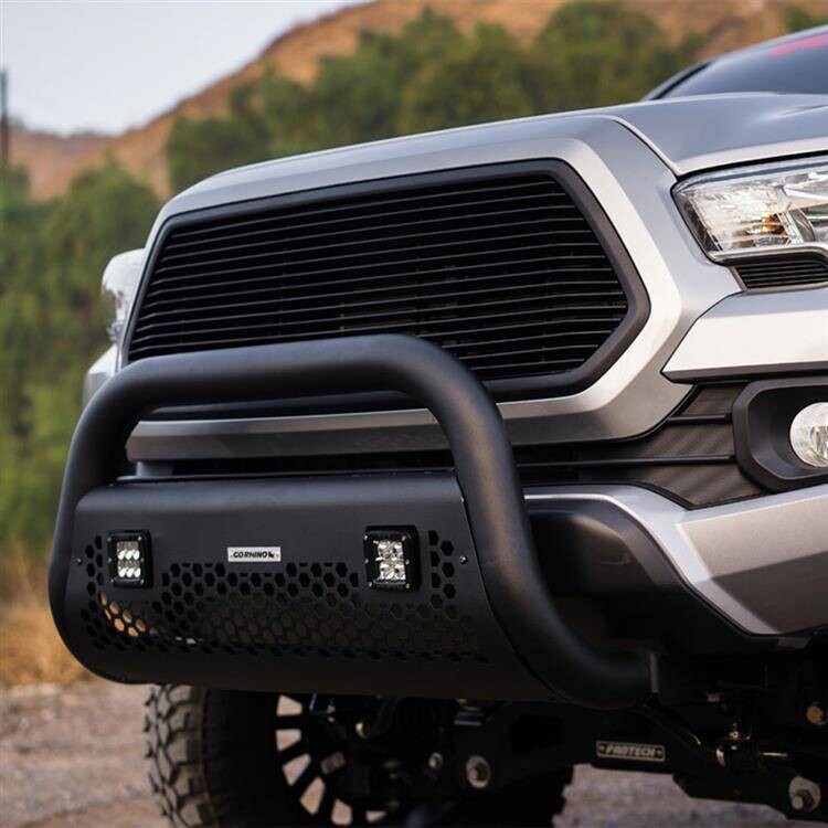 Bull bar with two cube light mounts Go Rhino RC2