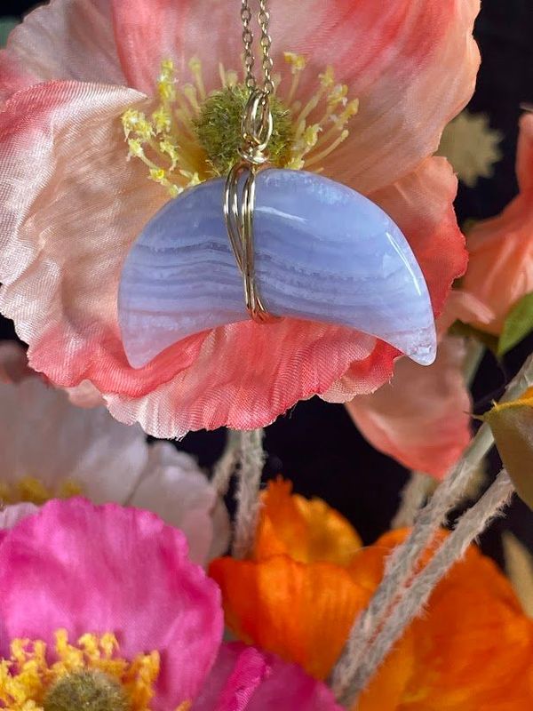 Blue lace agate necklace (gold)