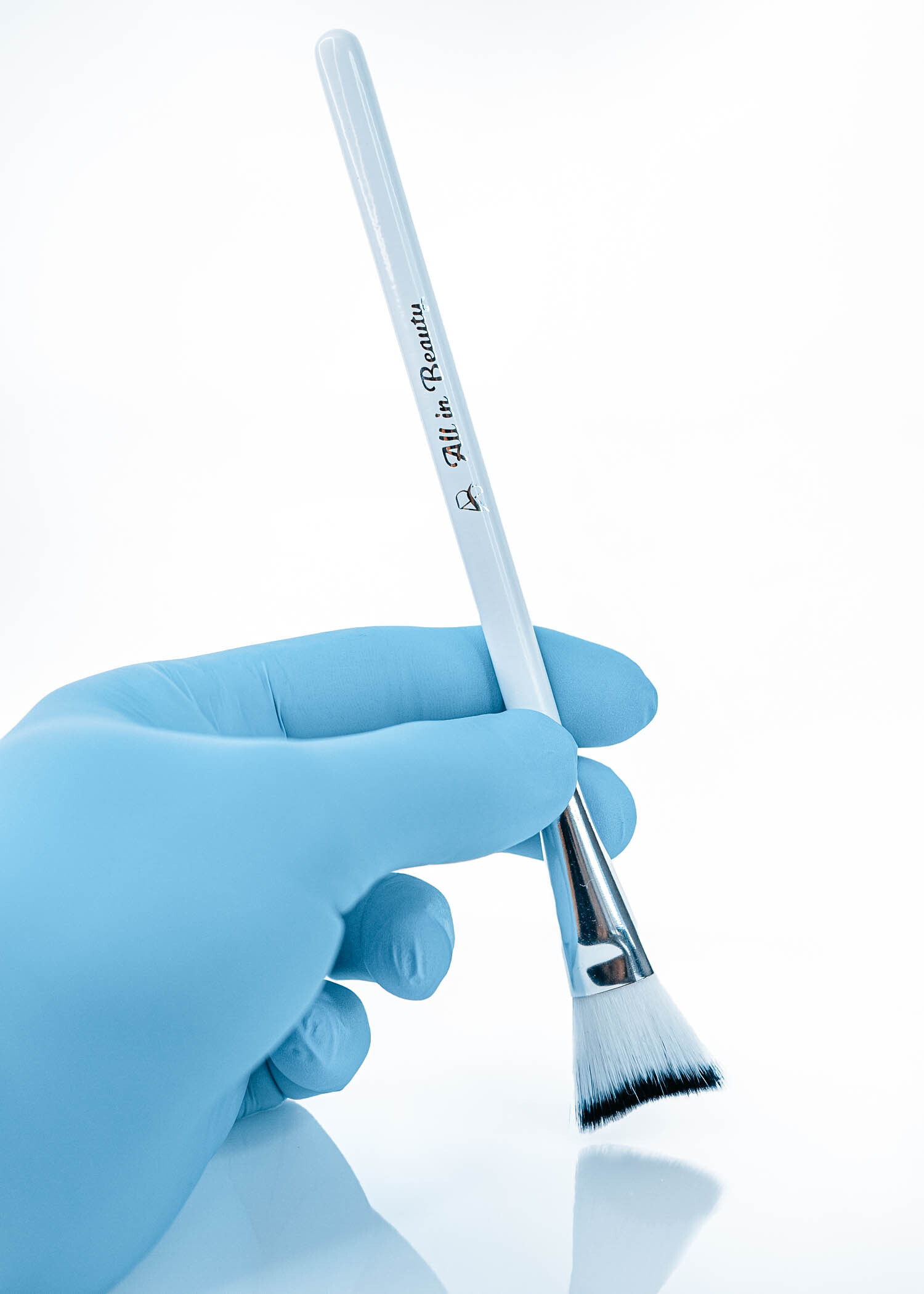 LUXURY PRO EYELASH BRUSH V SHAPE