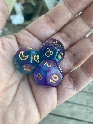 AstroDice with charts Color and White Marble finish