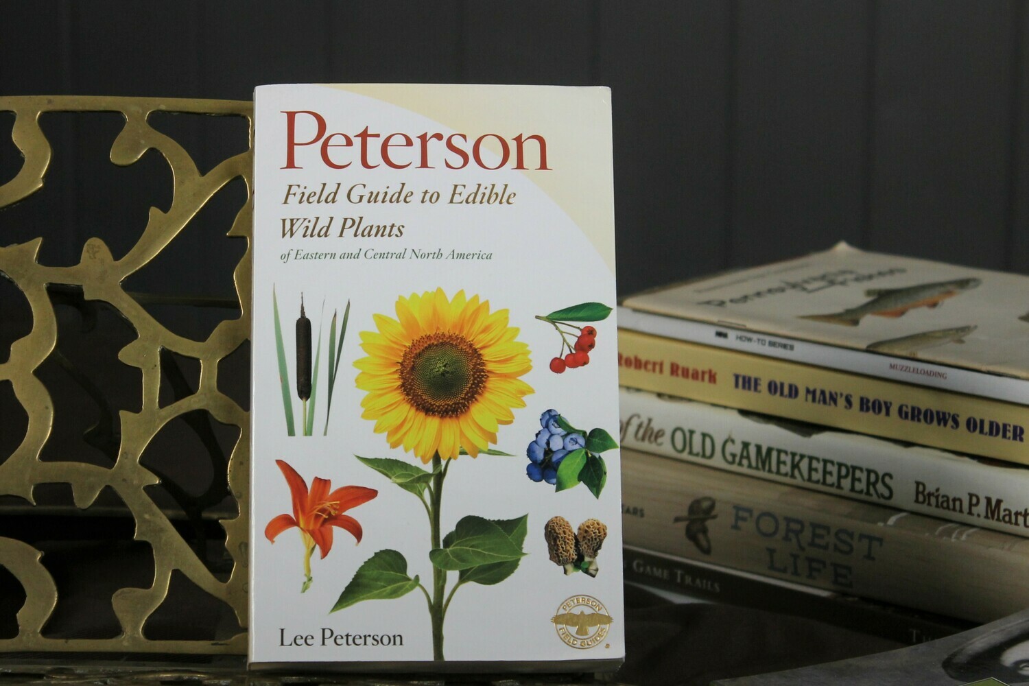 Peterson Field Guide to Edible Wild Plants by Lee Peterson