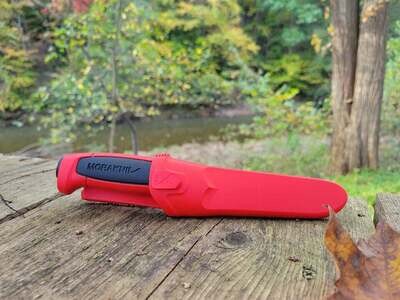 Mora 511 Fixed Blade in Red
