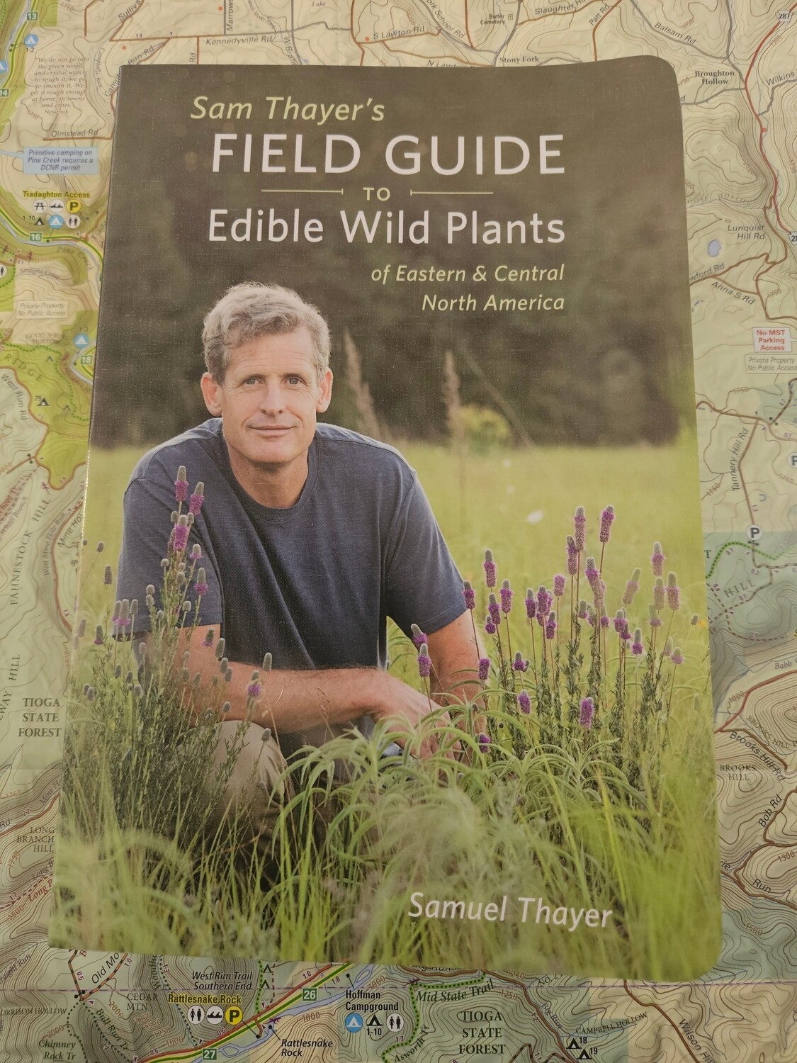 Sam Thayer&#39;s Field Guide to Edible Wild Plants of Eastern &amp; Central North America by Samuel Thayer