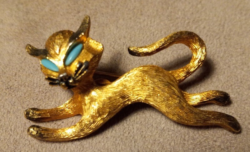 Vintage Gold Cat Brooch