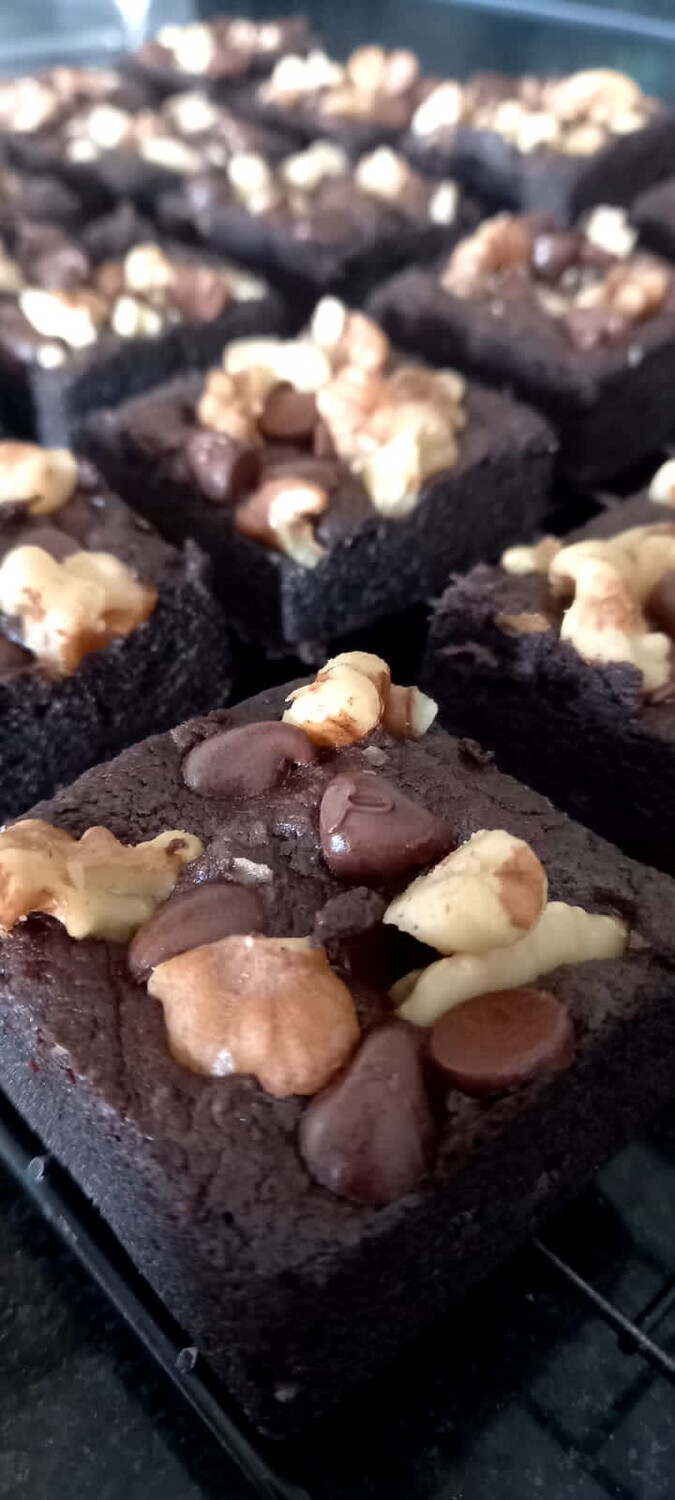 Brownie keto con pecanas