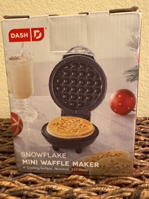 Mini waflera con diseño de copo de nieve de la marca Dash.
