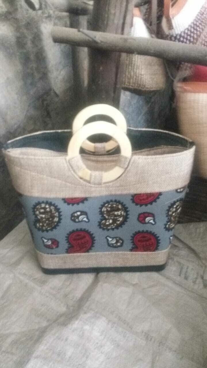 jute bag with wooden handle