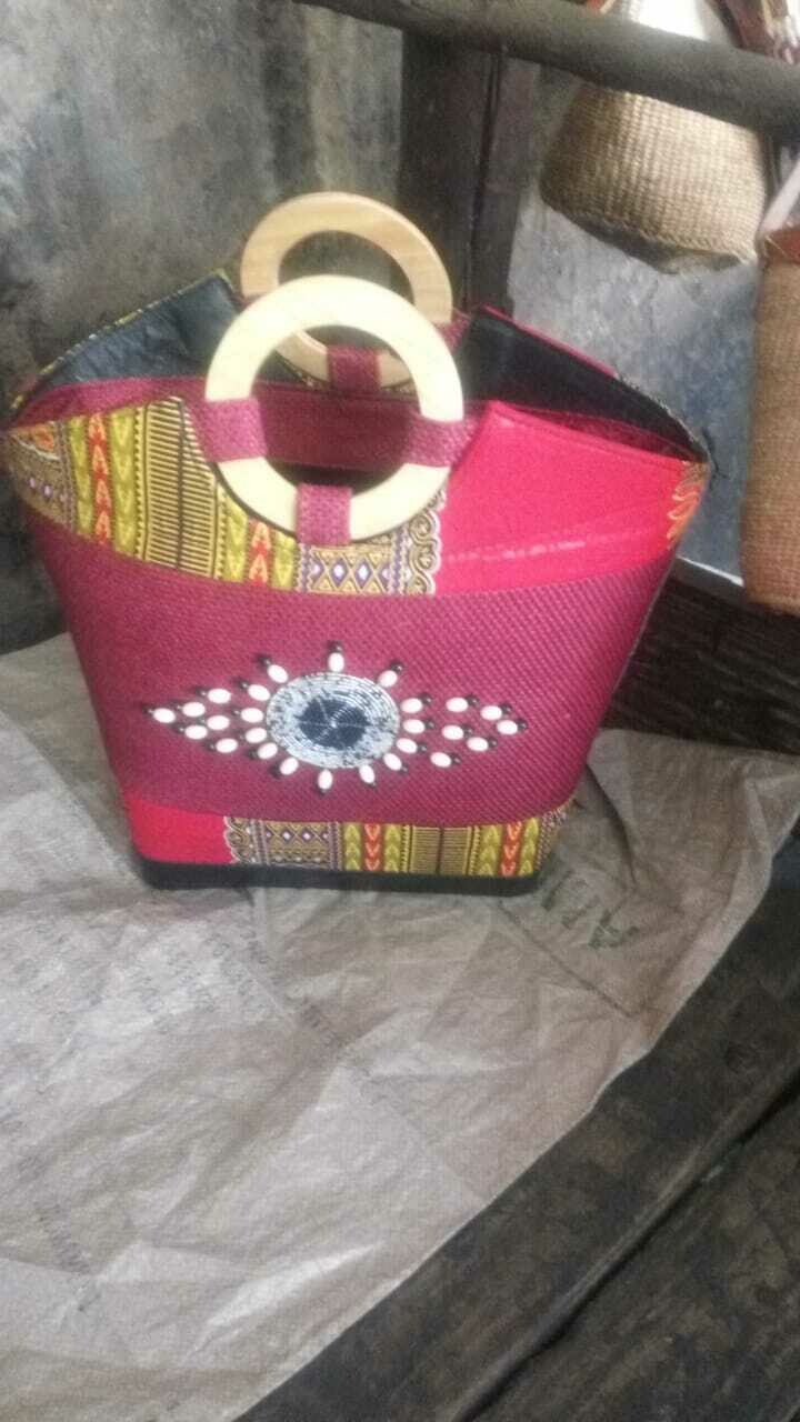 jute bag with wooden handle