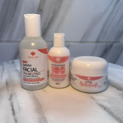 COMBO FACIAL PARA PIELES GRASAS Y CON ACNE COMBO FACIAL PARA PIELES GRASAS Y CON ACNE