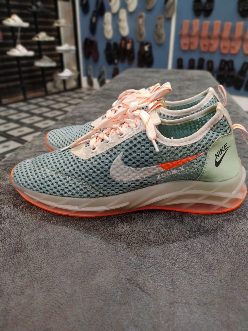 NIKE ZOOMX CLOTH