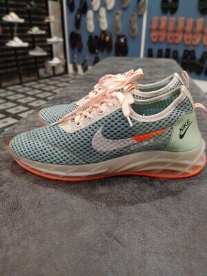 NIKE ZOOMX CLOTH