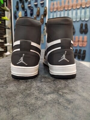 NIKE AIR JORDAN