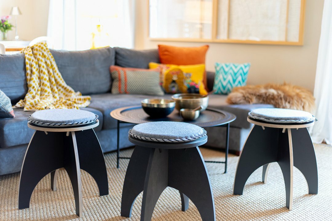 Hocker modernes Design MDF schwarz Sitzhocker als Steckmöbel