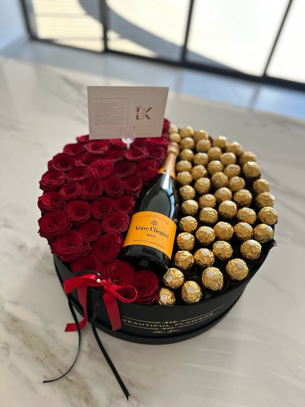 Luxe Hat Large Hat Box With Red Roses, Veuve Clicquot And Ferrero Rocher Chocolate