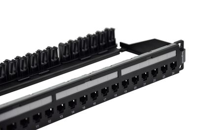 PANNEAU DE BRASSAGE 1U 24 PORTS VIDE (SANS NOYAUX) - NU AVEC SUPPORT - METALLIQUE - LEGRAND