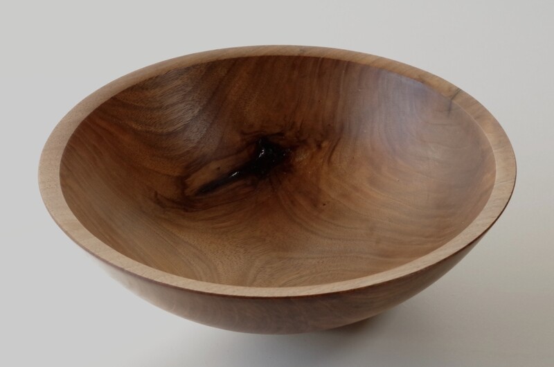 Schüssel aus Nussbaum, 25 cm  x 8,5 cm