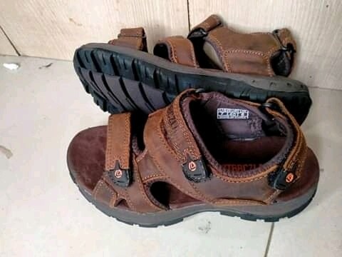 Men open shoes 