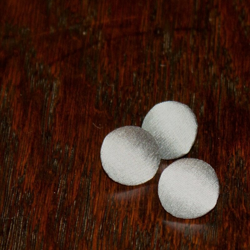 Handbezogene Knöpfe Ø15 mm ab 10 Stück Handbezogene Knöpfe Ø15 mm ab 10 Stück