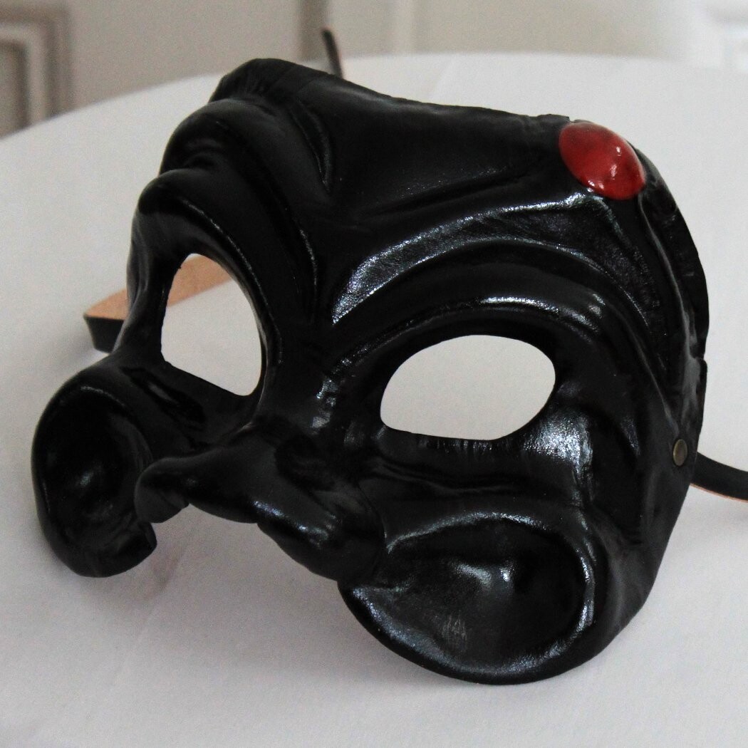 Arlecchino nero di cuoio per la Commedia dell' Arte - Maske
