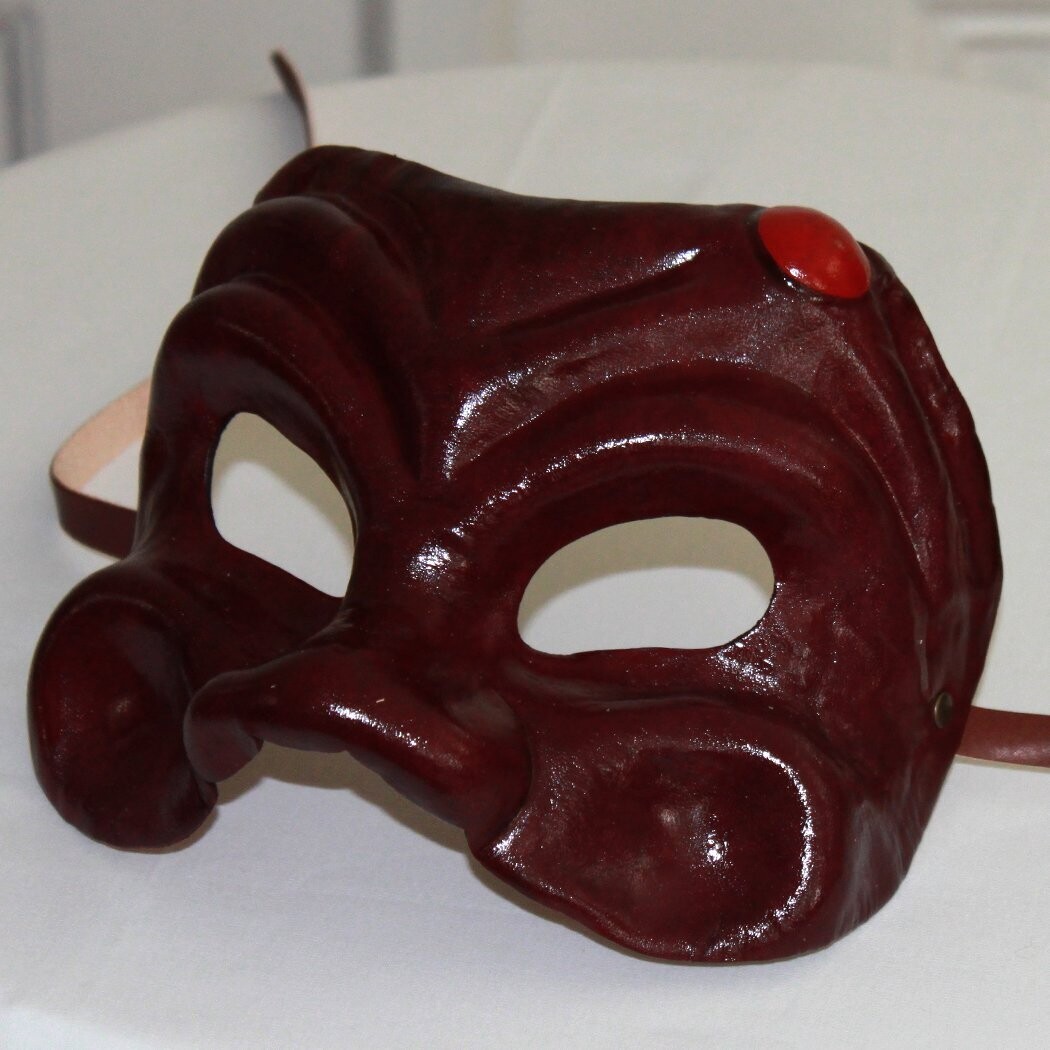 Arlecchino bordeaux di cuoio - leather mask - per la Commedia dell' Arte